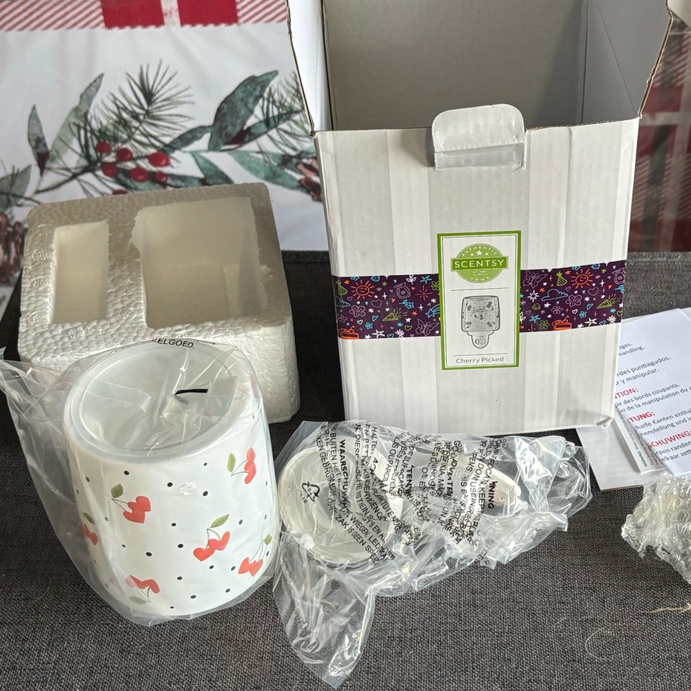 Scentsy Cherry Picked Mini Warmer - BNIB